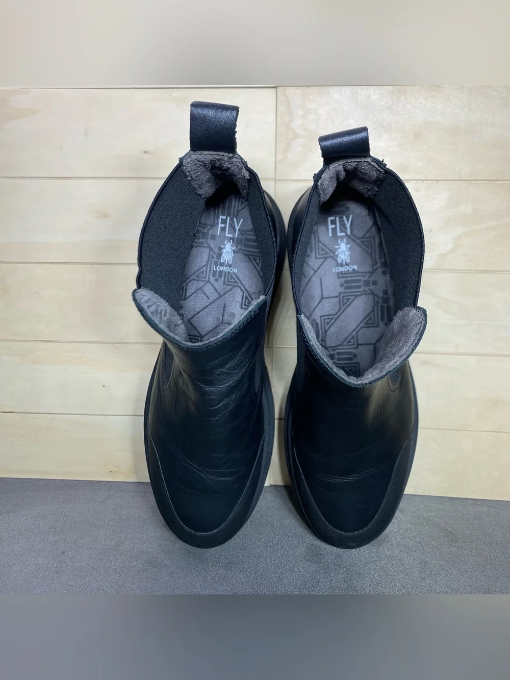 Fly London Lugged Chelsea Boots Black Leather Women's Size 10.5 Shoes EU41